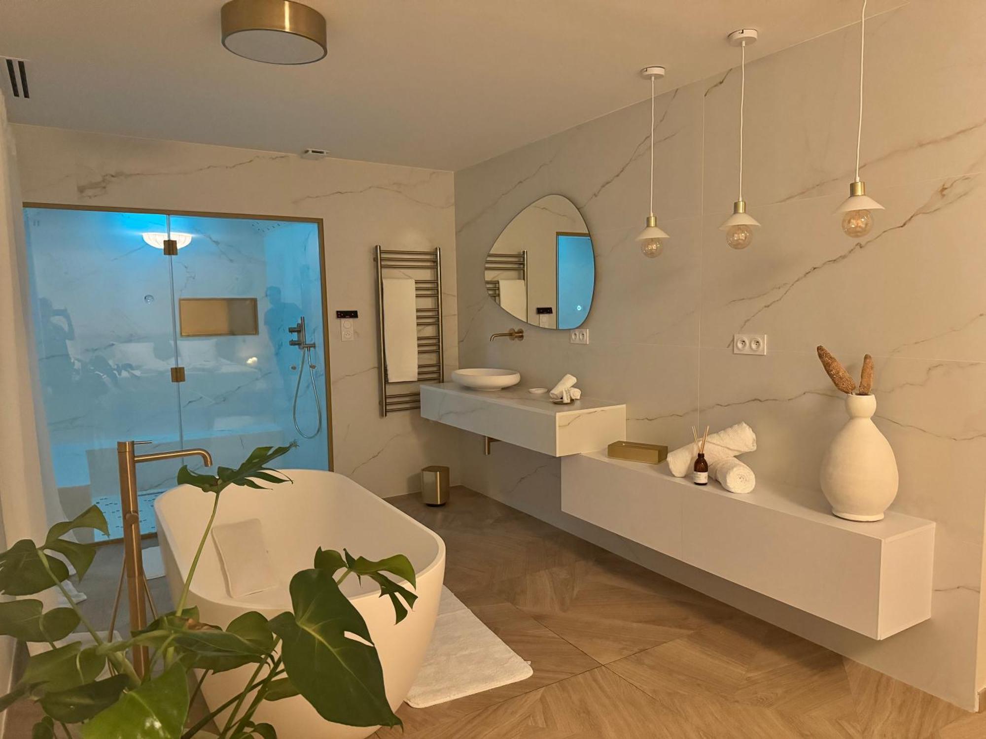 Suite L Ecrin อาร์ลส์ ภายนอก รูปภาพ