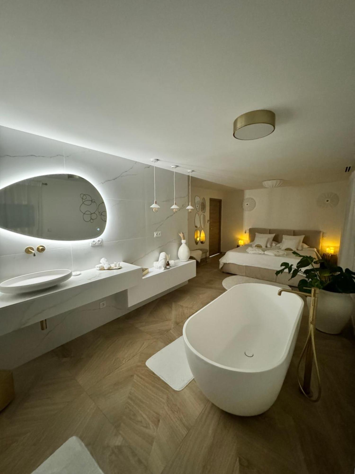 Suite L Ecrin อาร์ลส์ ภายนอก รูปภาพ